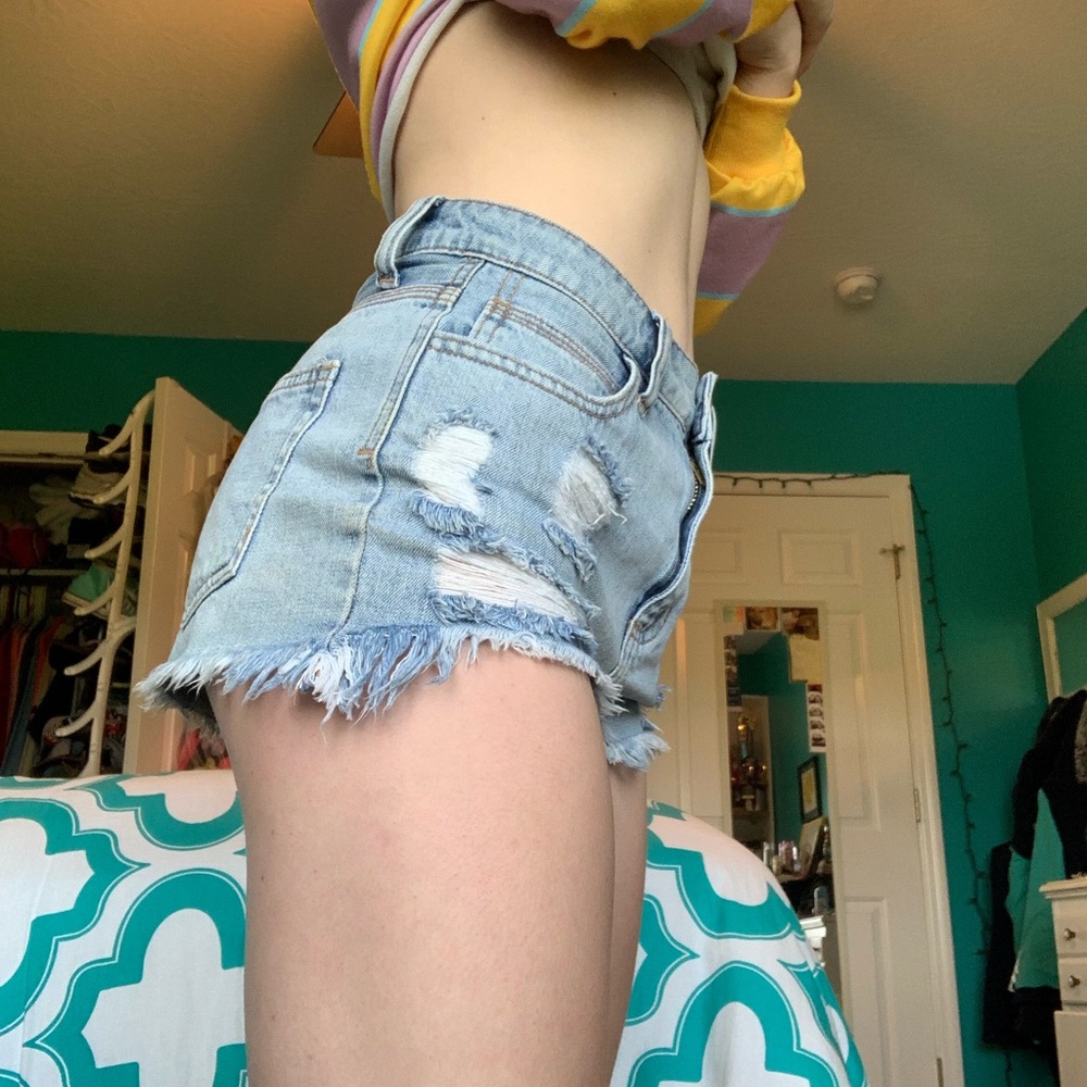 Distressed shorts - Picture 4 of 4